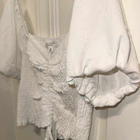Elegant White Puff Sleeve Blouse - Picture 2 of 4
